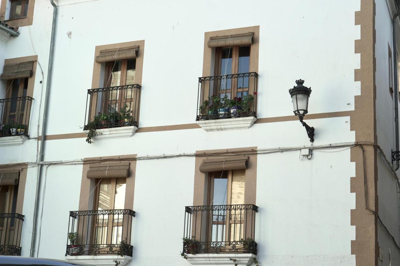 Destino Deluxe Plaza De Santiago - 2 Hab Daire Caces Dış mekan fotoğraf